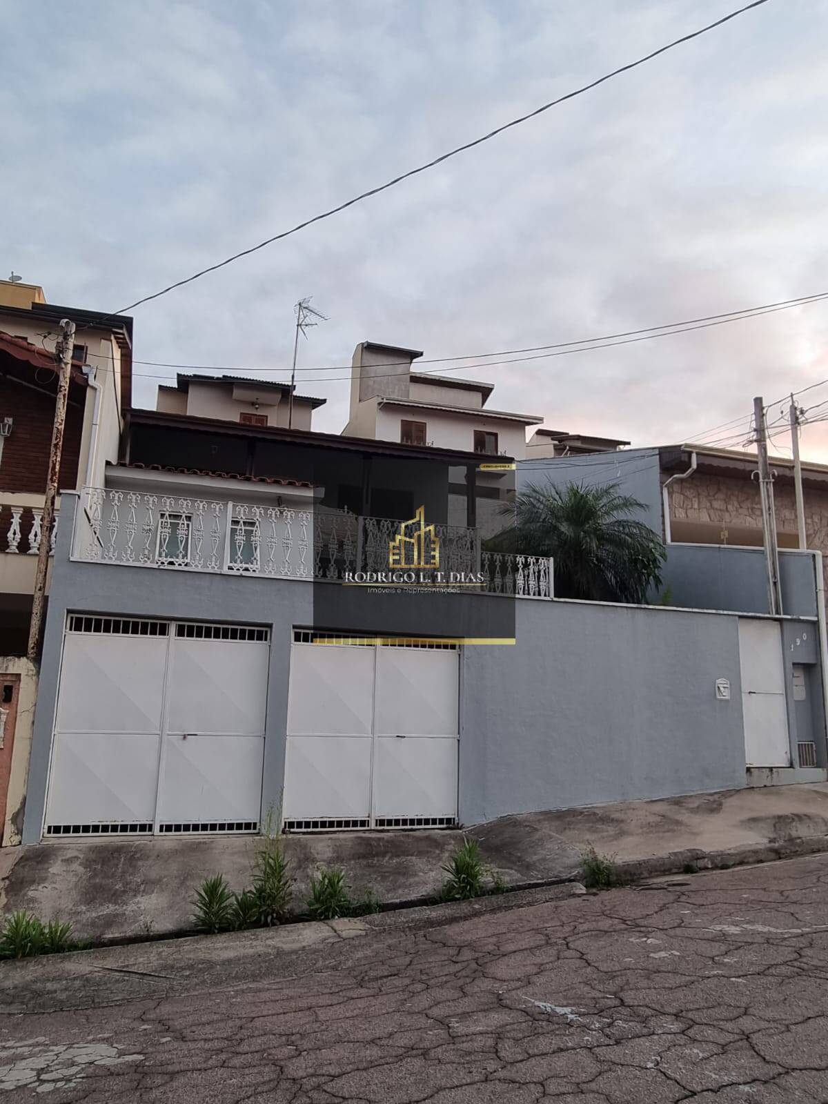 Casa à venda com 3 quartos, 350m² - Foto 2