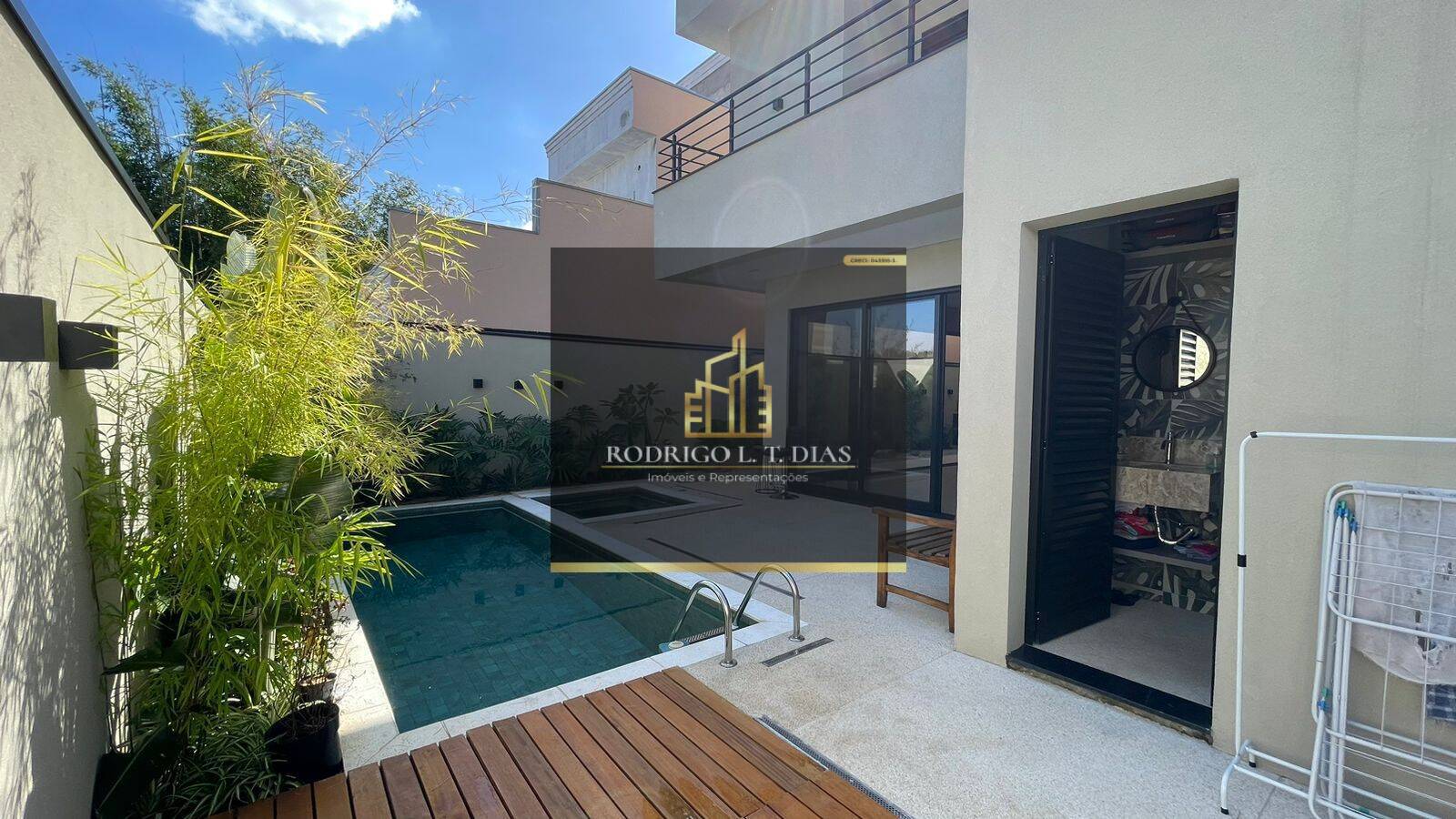 CASA DE ALTO PADRÃO À VENDA NO CONDOMÍNIO RESERVA ERMIDA (ELOY CHAVES)