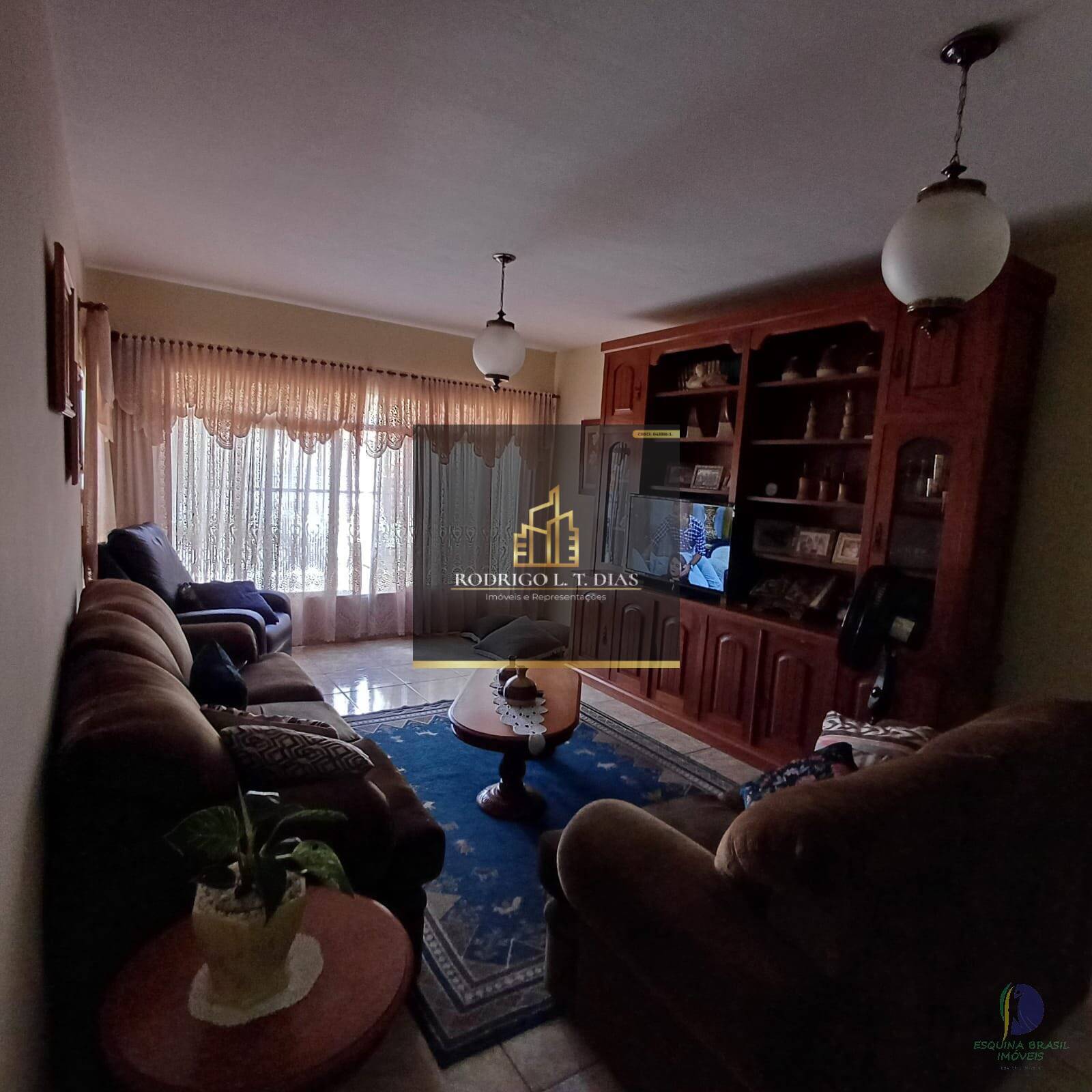Casa à venda com 3 quartos, 354m² - Foto 2