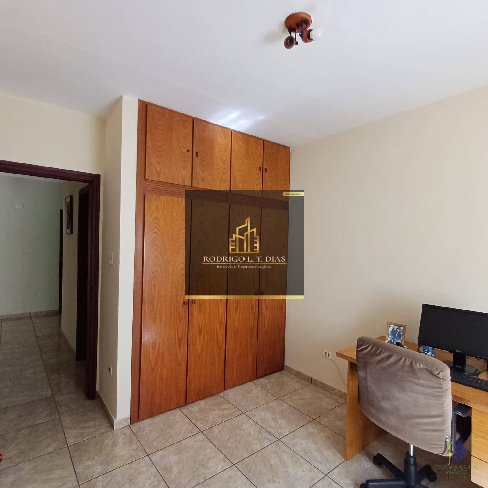 Casa à venda com 3 quartos, 354m² - Foto 12