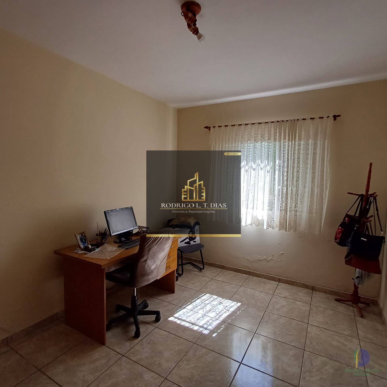 Casa à venda com 3 quartos, 354m² - Foto 9