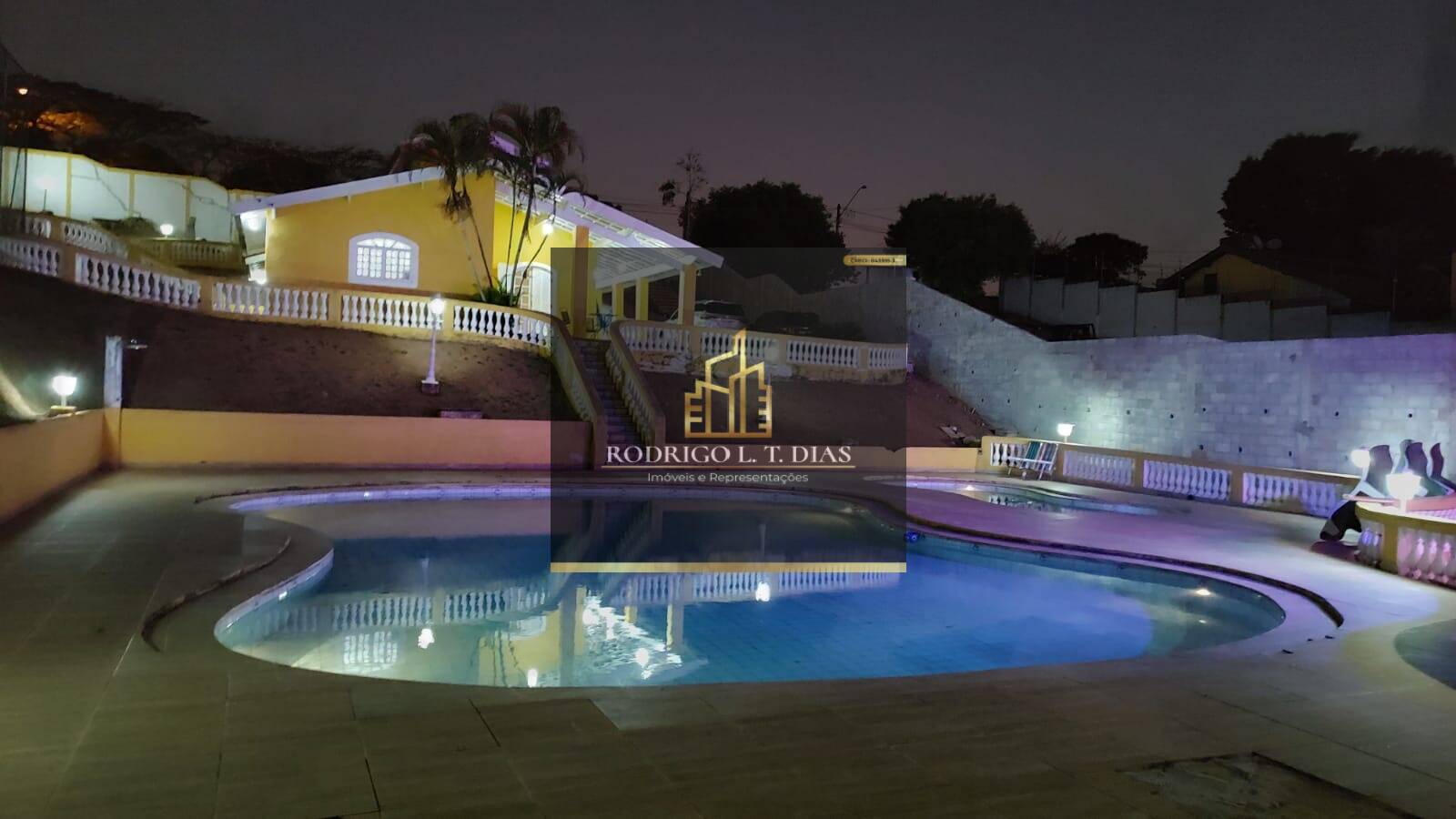 Chácara à venda com 4 quartos, 1000m² - Foto 1