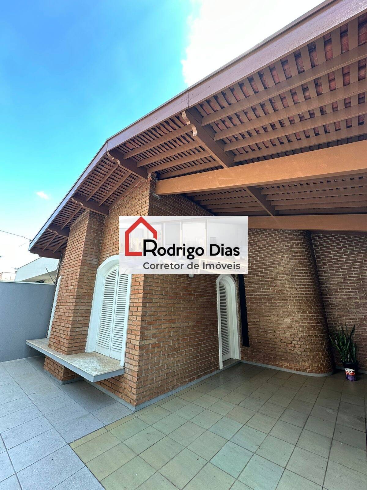 Casa para locação com 3 Quartos e 4 banheiros, 178 m² bairro Vila Arens