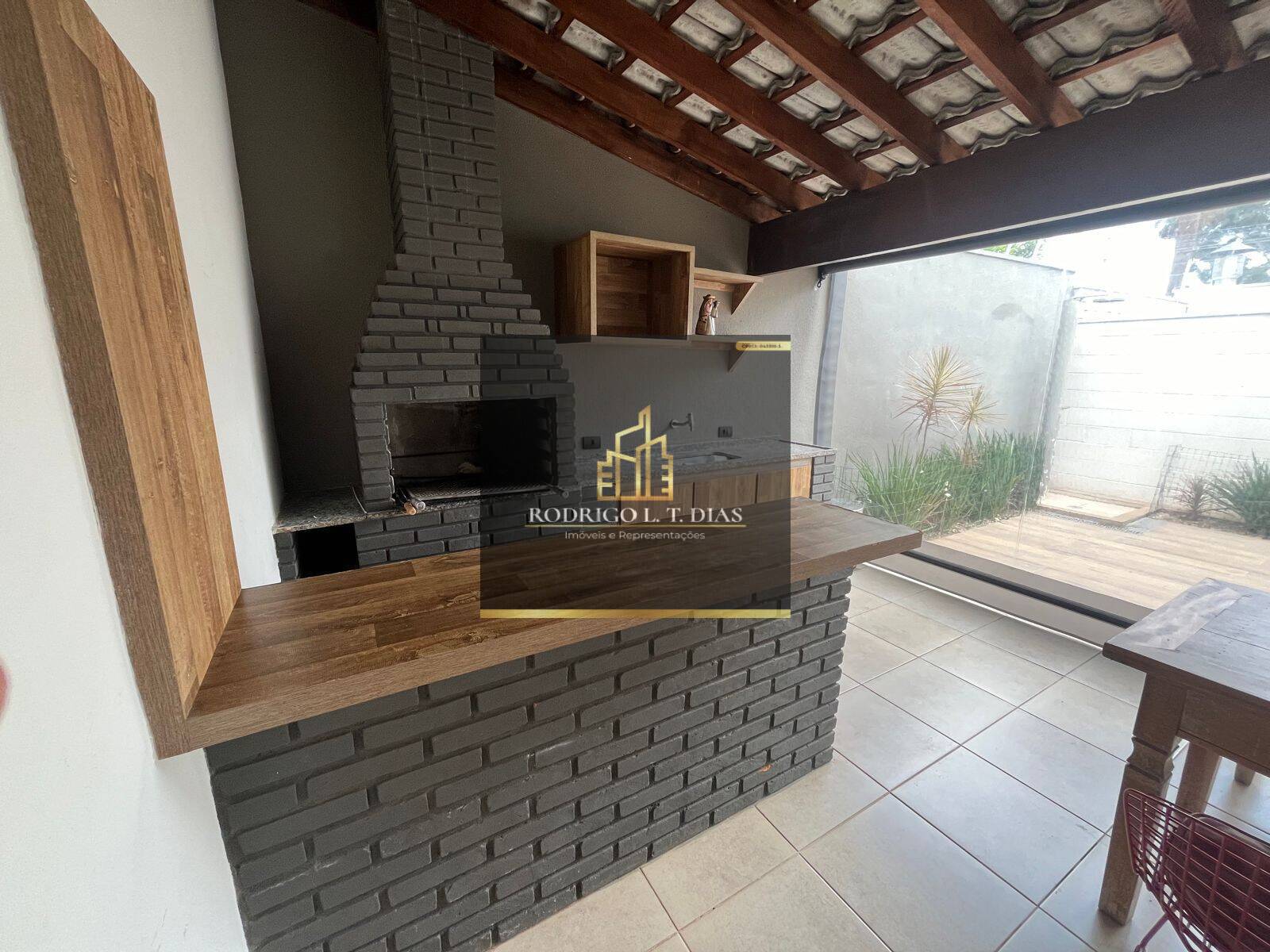Casa de Condomínio com 3 Quartos e 3 banheiros à Venda, 120 m² por R$ 1.190