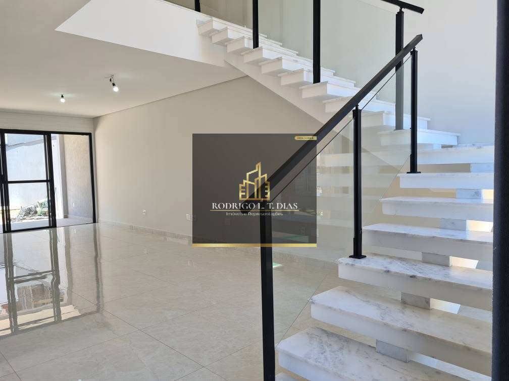 Casa de Condomínio à venda com 3 quartos, 212m² - Foto 2