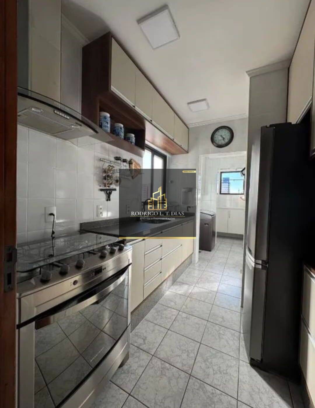 APARTAMENTO À VENDA NO CONDOMÍNIO EDIFÍCIO ITAPUÃ,NO CENTRO EM JUNDIAÍ-SP