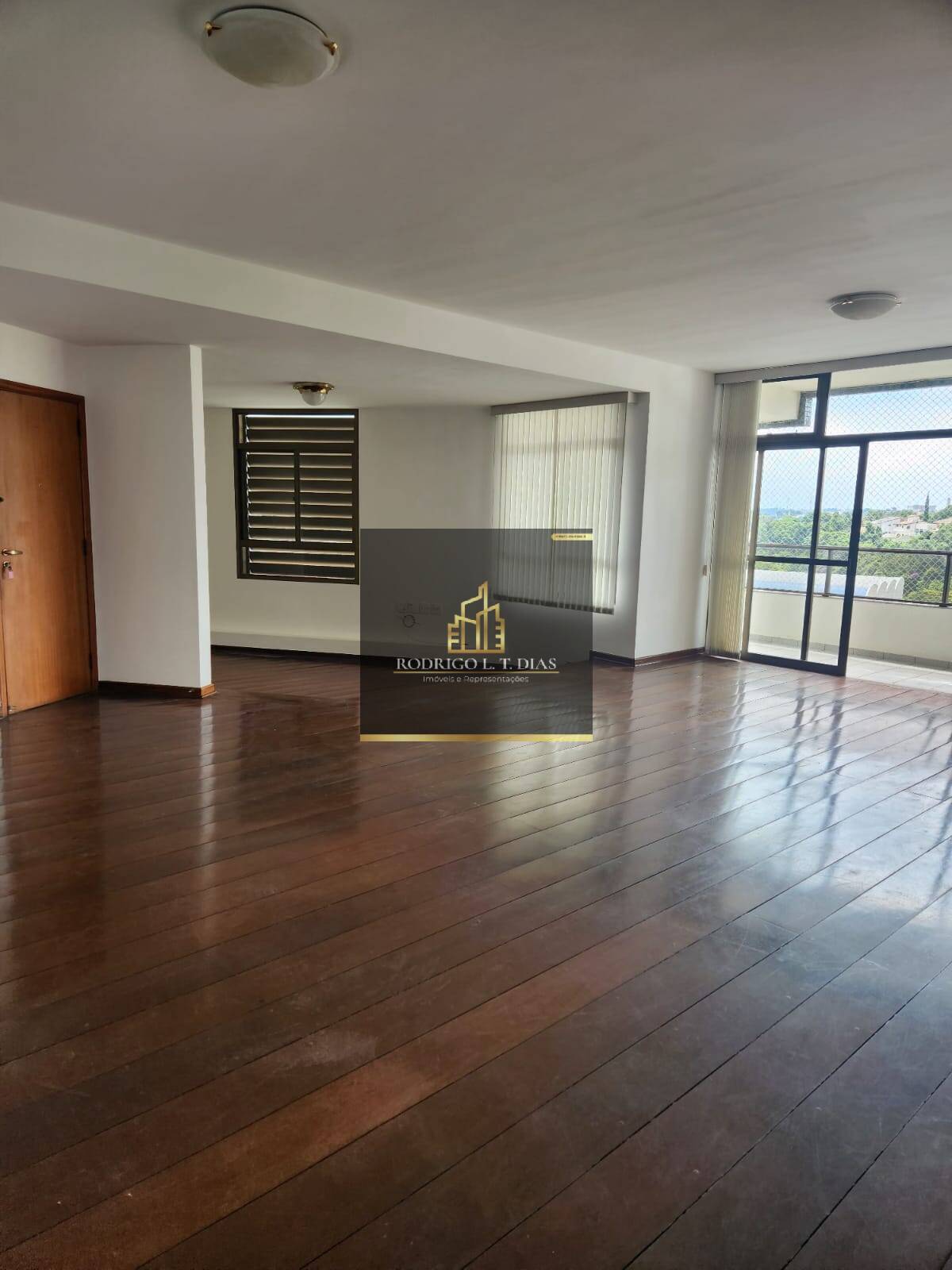 Apartamento com 4 Quartos para alugar, 236m² - VILA VIRGINIA