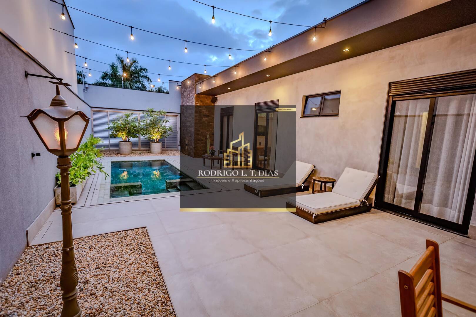 Casa de Condomínio à venda e aluguel com 3 quartos, 300m² - Foto 12