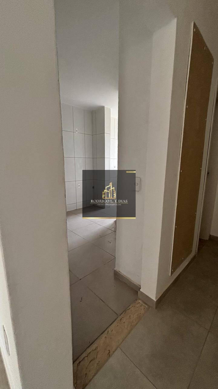 Apartamento para alugar com 2 quartos, 65m² - Foto 13