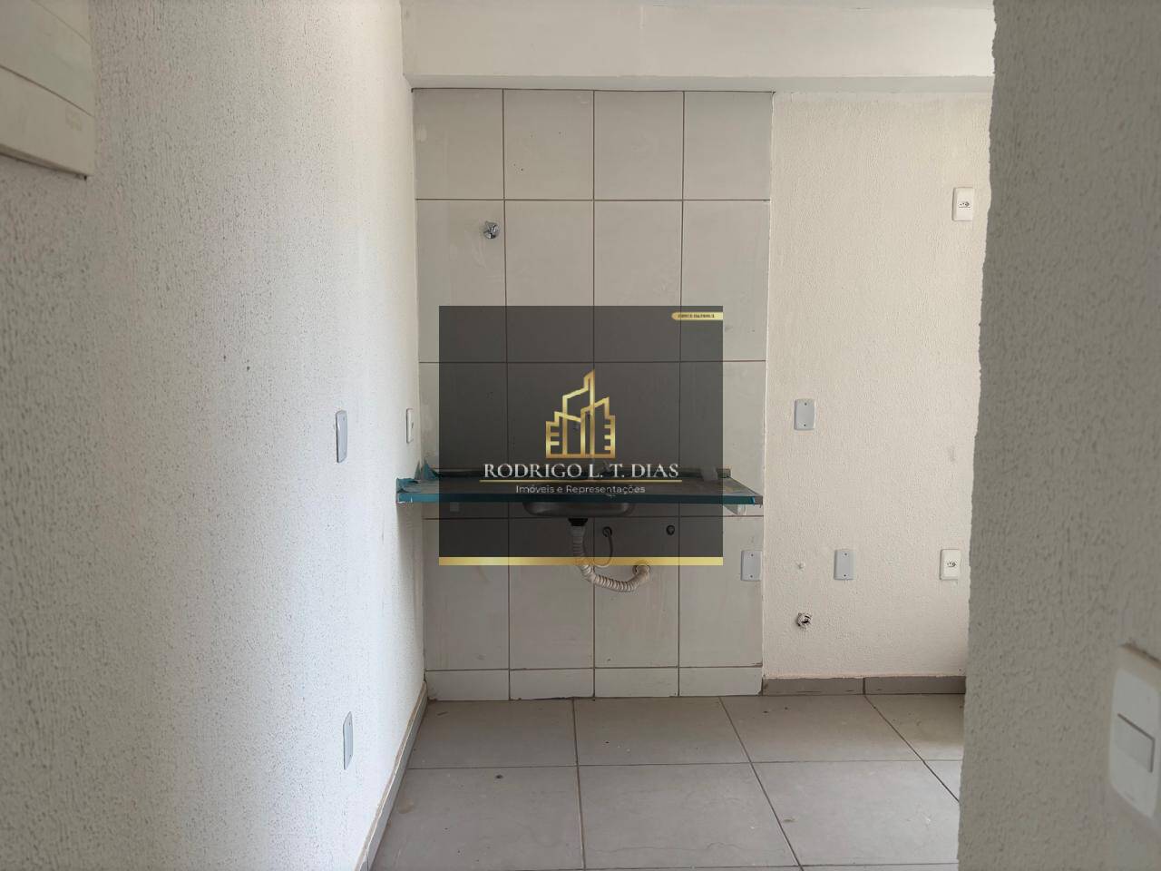 Apartamento para alugar com 2 quartos, 65m² - Foto 17