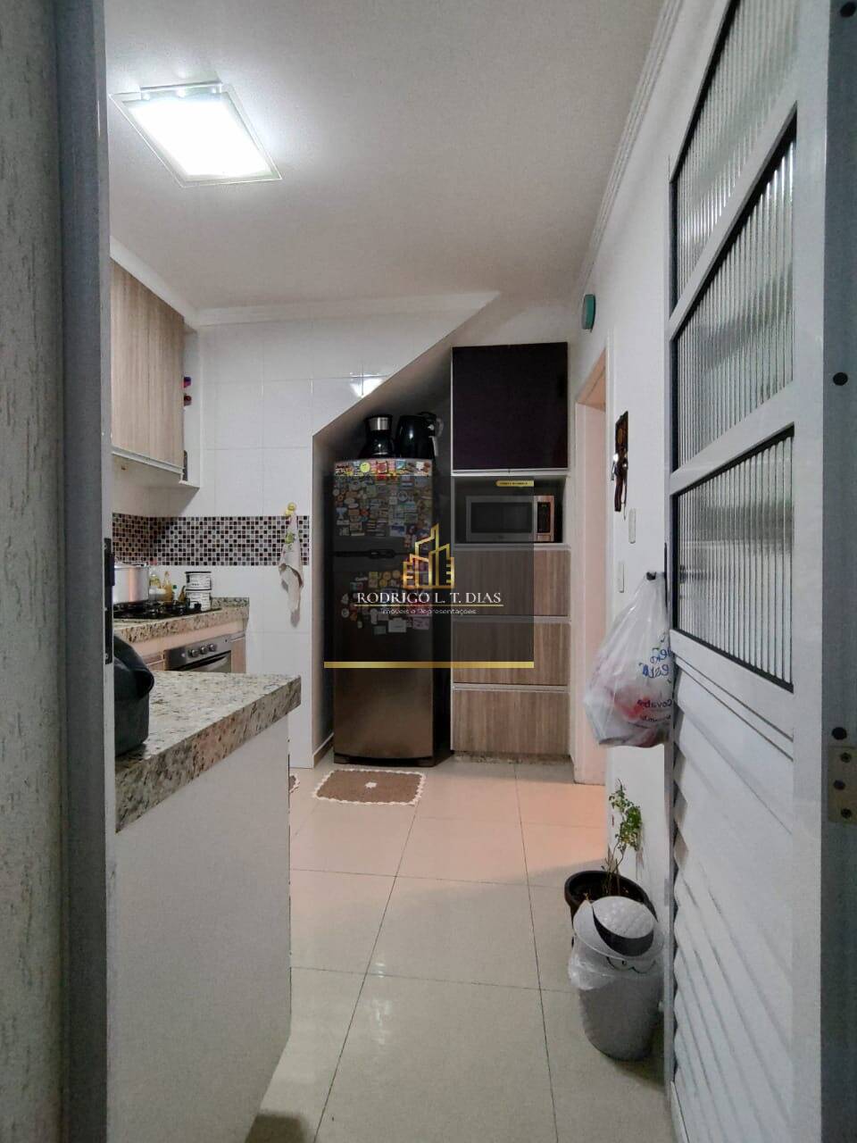 Casa de Condomínio à venda com 3 quartos, 150m² - Foto 2
