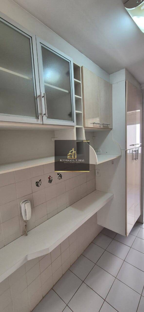 Apartamento à venda com 3 quartos, 73m² - Foto 2