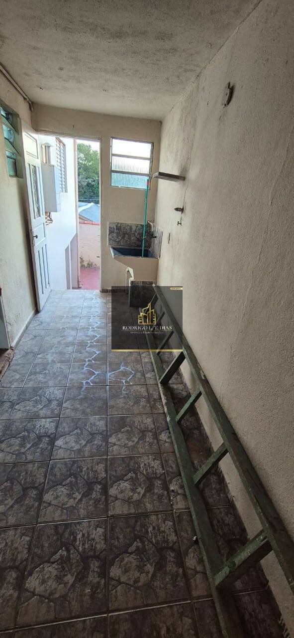 Casa para alugar com 2 quartos, 125m² - Foto 2
