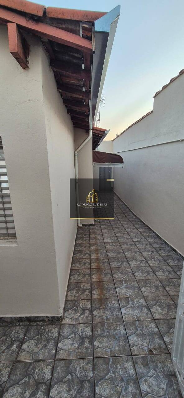Casa para alugar com 2 quartos, 125m² - Foto 4