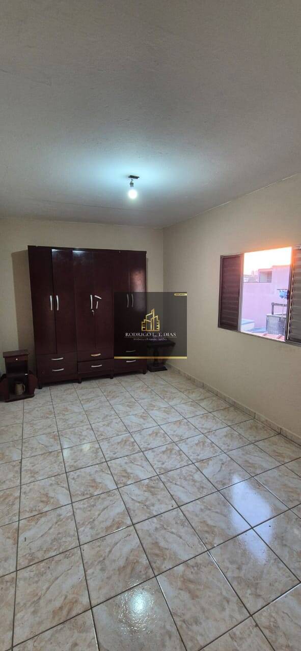 Casa para alugar com 2 quartos, 125m² - Foto 5