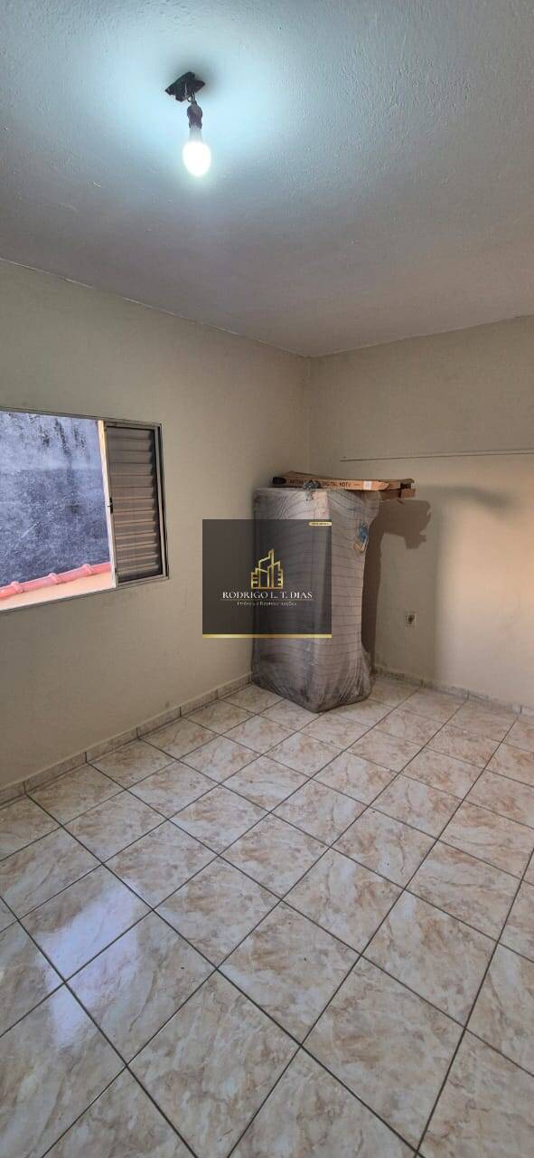 Casa para alugar com 2 quartos, 125m² - Foto 12