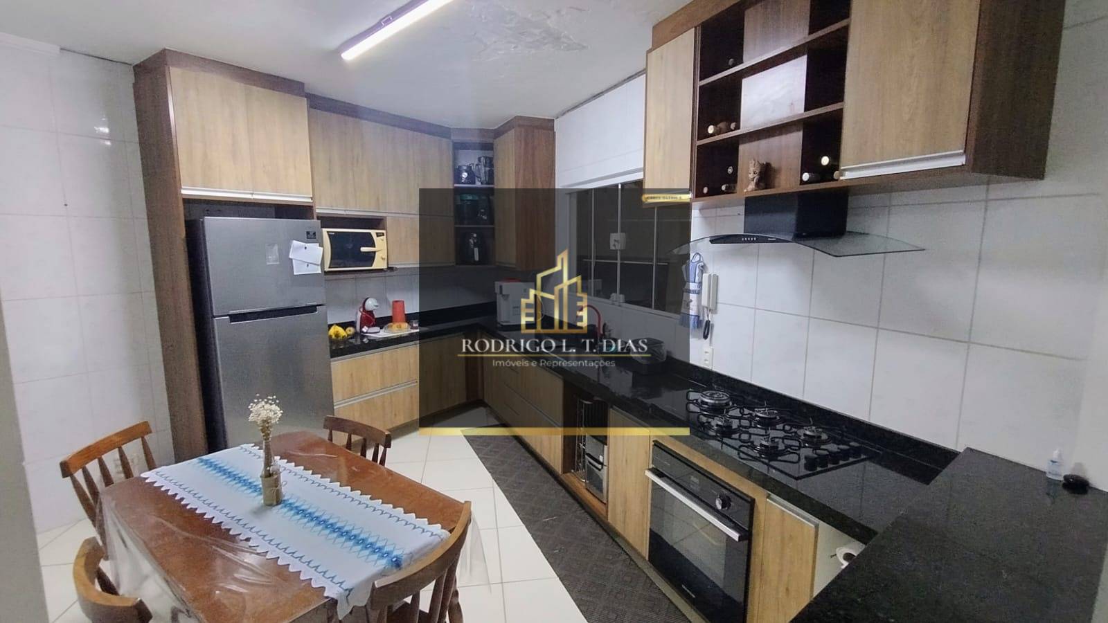 Casa, 3 quartos, 214 m² - Foto 1