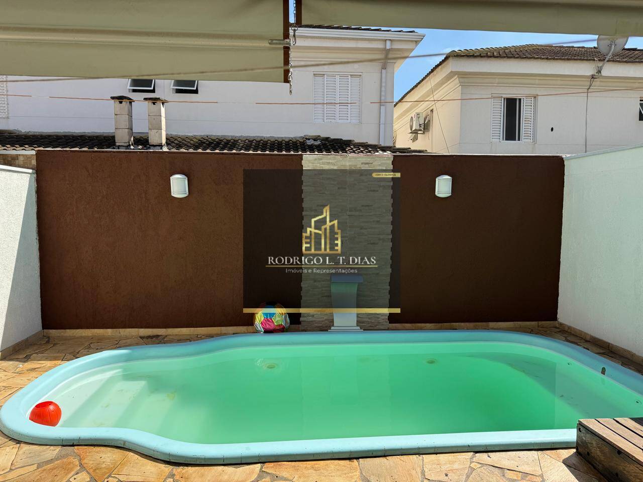 Casa de Condomínio para alugar com 3 quartos, 125m² - Foto 1